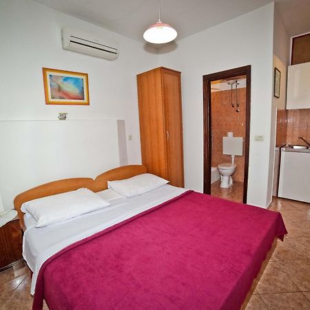 Guest House Maja Сплит Екстериор снимка