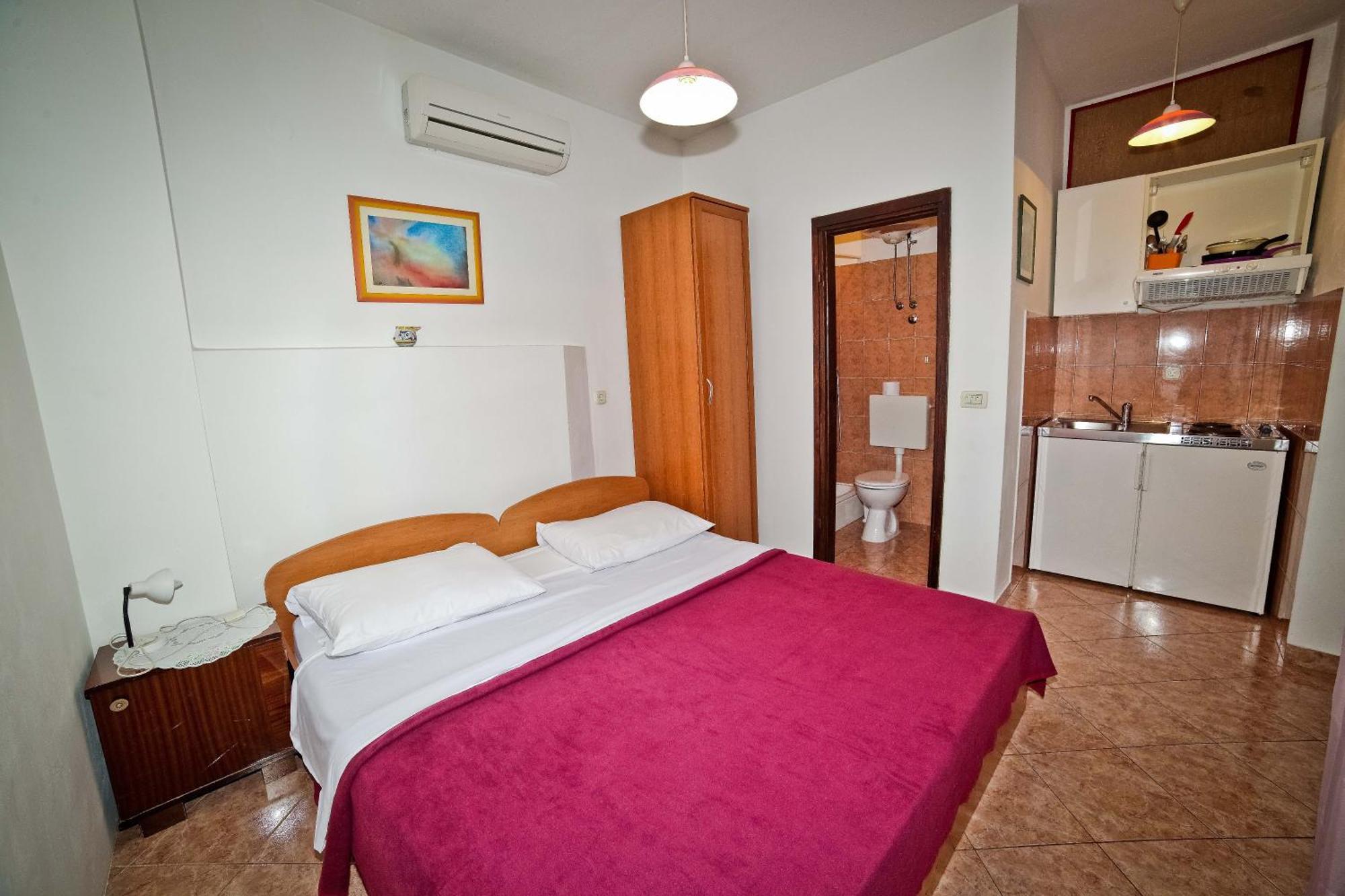 Guest House Maja Сплит Екстериор снимка
